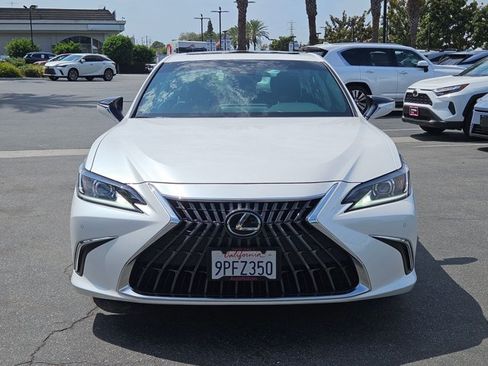 Used 2025 Lexus ES 300h w/ Premium Package FWD image 2
