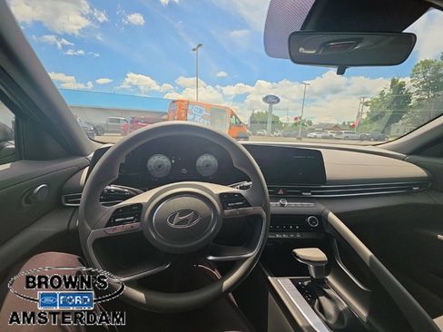 Used 2024 Hyundai Elantra SEL FWD image 2