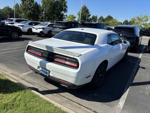 Used 2020 Dodge Challenger SXT RWD image 11