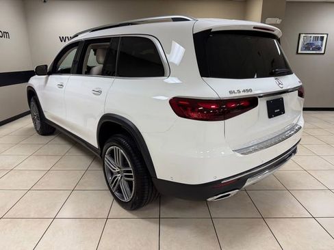 Used 2025 Mercedes-Benz GLS 450 4MATIC image 4
