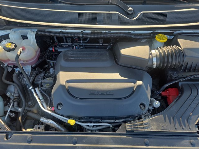 Used 2024 Chrysler Pacifica Touring-L FWD image 31