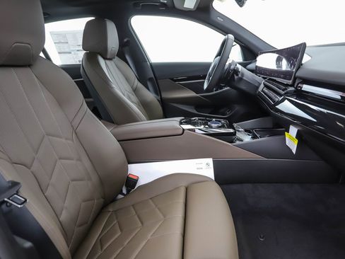 Used 2026 BMW 530i xDrive 530i xDrive w/ Premium Package image 31