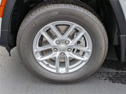 New 2025 Jeep Grand Cherokee L Laredo w/ Luxury Tech Group I image 32