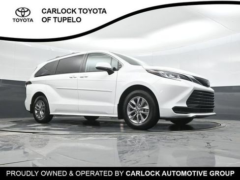 Used 2022 Toyota Sienna LE image 40