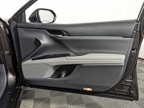 Used 2020 Toyota Camry XLE image 25