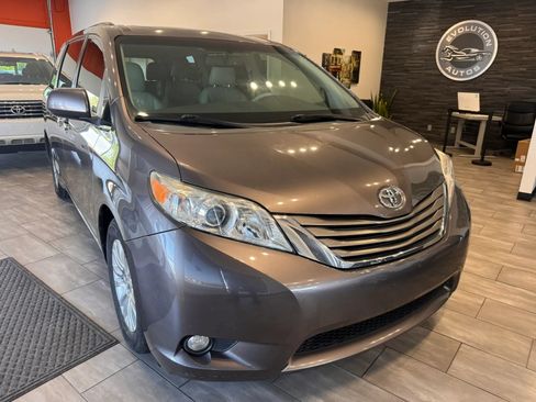 Used 2014 Toyota Sienna XLE w/ XLE Premium Package FWD image 1