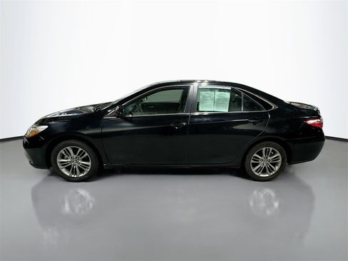 Used 2017 Toyota Camry SE image 10