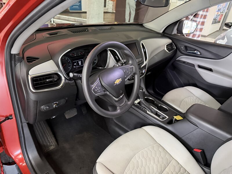 Used 2020 Chevrolet Equinox LS w/ LS Convenience Package AWD/4WD image 11