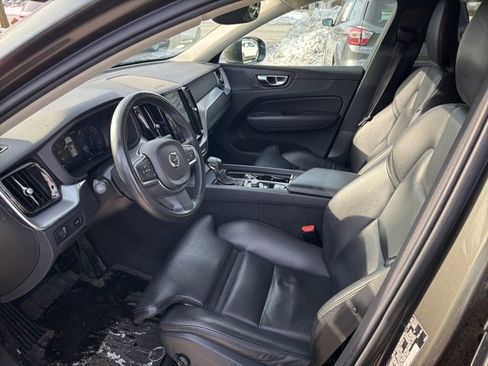 Used 2019 Volvo XC60 T5 Momentum w/ Multimedia Package image 16