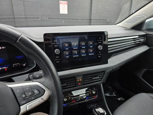 Used 2025 Volkswagen Jetta SE image 25