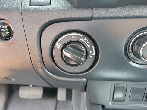 Used 2026 Nissan Frontier SV AWD/4WD image 12