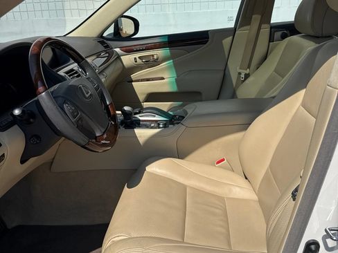 Used 2016 Lexus LS 460 L RWD image 8