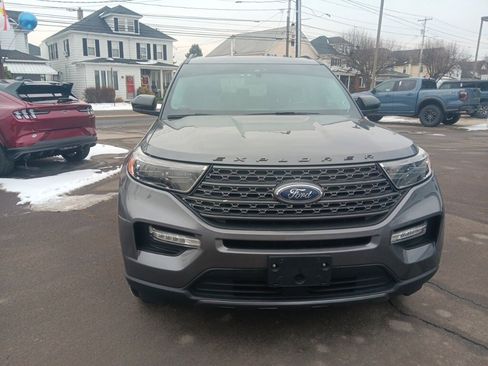 Used 2022 Ford Explorer XLT w/ Equipment Group 202A image 3