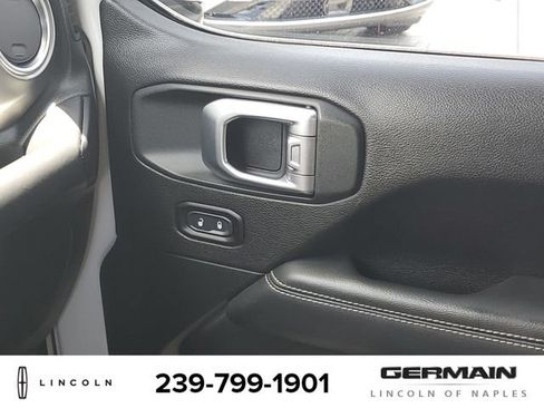 Used 2019 Jeep Wrangler Unlimited Sahara AWD/4WD image 28