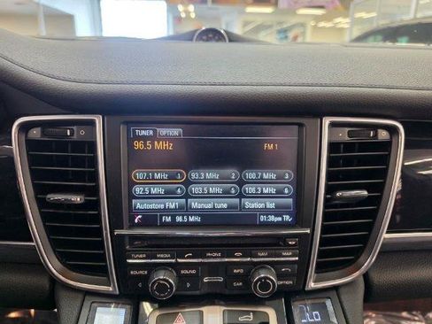 Used 2016 Porsche Panamera image 26