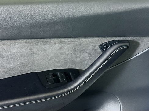 Used 2022 Tesla Model Y Long Range AWD/4WD image 15