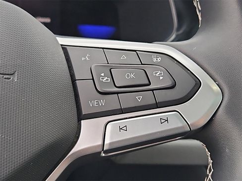 Used 2023 Volkswagen Taos SE image 25