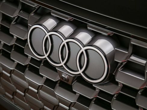 Certified 2025 Audi Q5 Premium Plus w/ Premium Plus AWD/4WD image 9