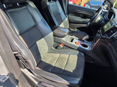 Used 2021 Jeep Grand Cherokee Laredo X AWD/4WD image 32