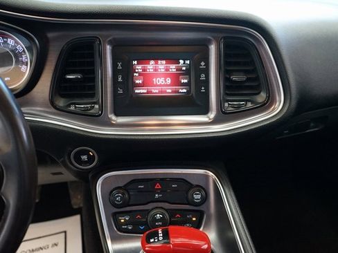 Used 2016 Dodge Challenger SXT image 7