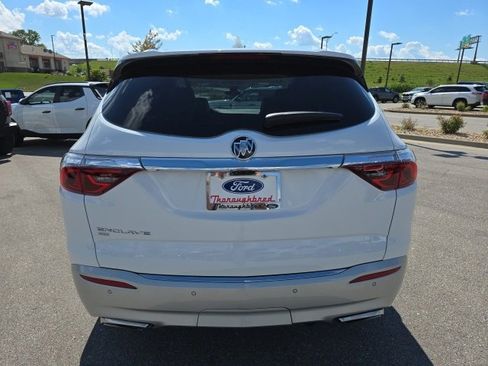 Used 2024 Buick Enclave Essence w/ Technology Package image 4