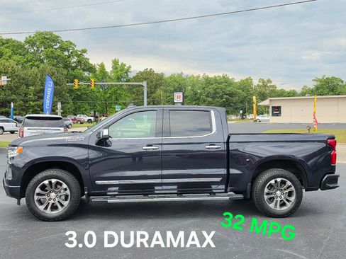 Used 2023 Chevrolet Silverado 1500 High Country AWD/4WD image 2