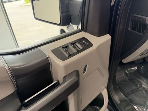 Used 2018 Ford F150 XLT w/ Equipment Group 302A Luxury AWD/4WD image 12