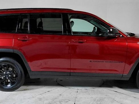 Certified 2025 Jeep Grand Cherokee L Altitude image 8