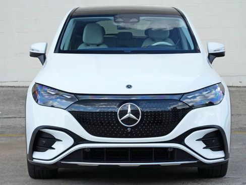 Used 2023 Mercedes-Benz EQE 500 4MATIC SUV w/ Exclusive Trim Package image 44