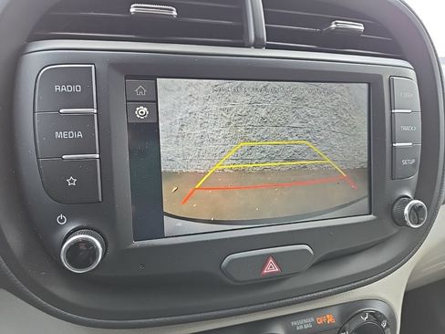Certified 2025 Kia Soul LX w/ LX Technology Package FWD image 17