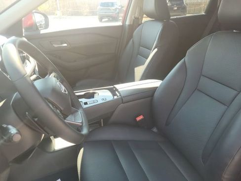 Used 2025 Nissan Rogue SV w/ SV Premium Package image 20