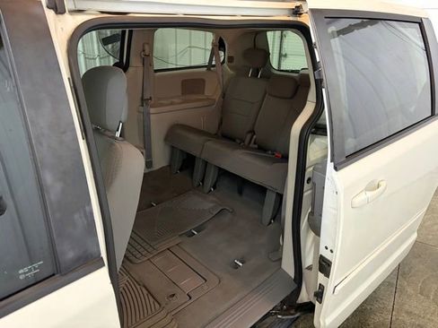 Used 2010 Dodge Grand Caravan SE w/ Climate Group image 16