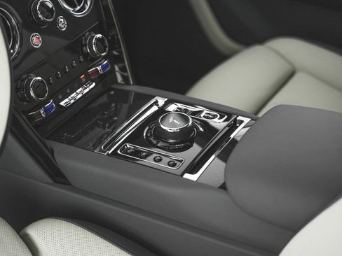 New 2025 Rolls-Royce Cullinan Black Badge image 43