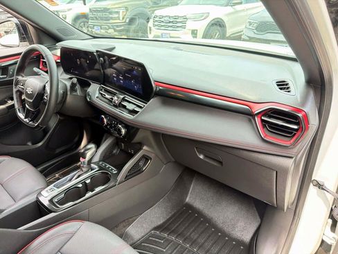 Used 2024 Chevrolet TrailBlazer RS AWD/4WD image 9