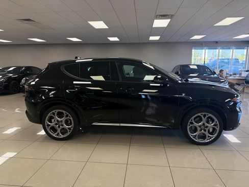 Used 2024 Alfa Romeo Tonale Ti w/ Premium Interior Package AWD/4WD image 6