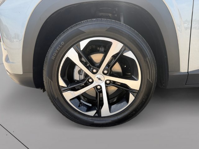 Used 2025 Chevrolet Trax RS w/ Driver Confidence Package FWD image 9