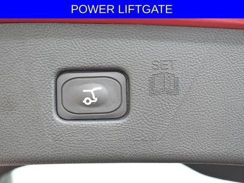 Used 2024 Ford Edge SEL w/ Convenience Package image 7