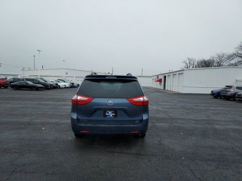 Used 2015 Toyota Sienna LE image 4