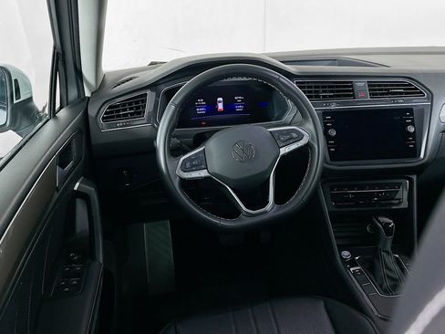 Used 2024 Volkswagen Tiguan SE image 17