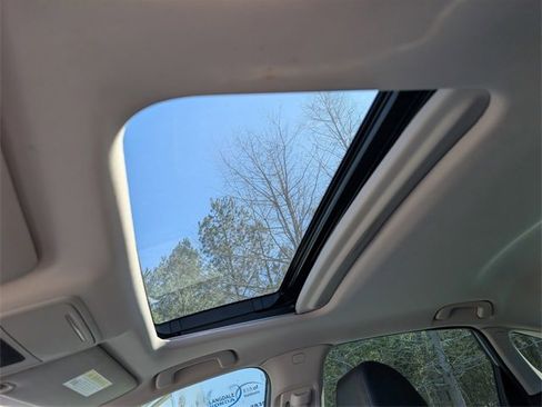 Used 2022 Honda Civic Touring image 16