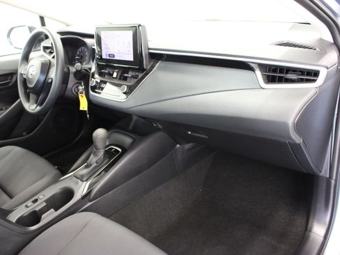 Used 2025 Toyota Corolla LE FWD image 32