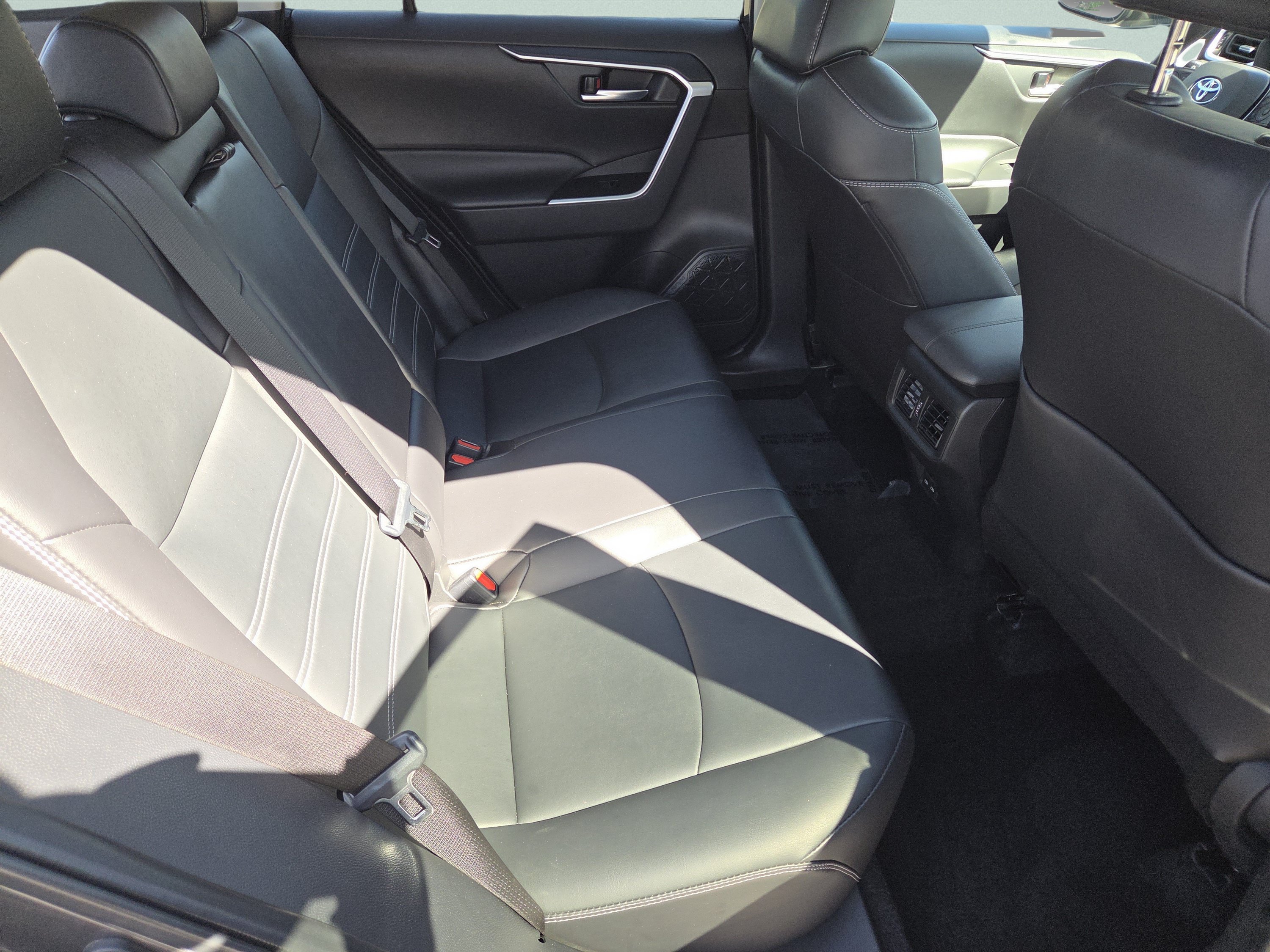 Used 2024 Toyota RAV4 XLE Premium AWD/4WD image 27