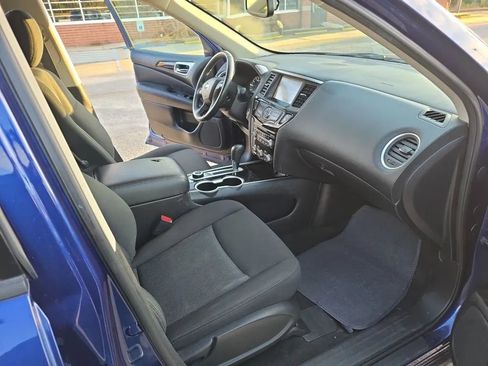 Used 2020 Nissan Pathfinder SV image 8