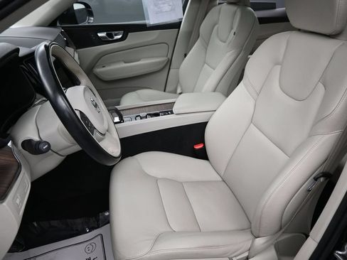 Used 2022 Volvo XC60 B5 Momentum w/ Protection Package Premier AWD/4WD image 23