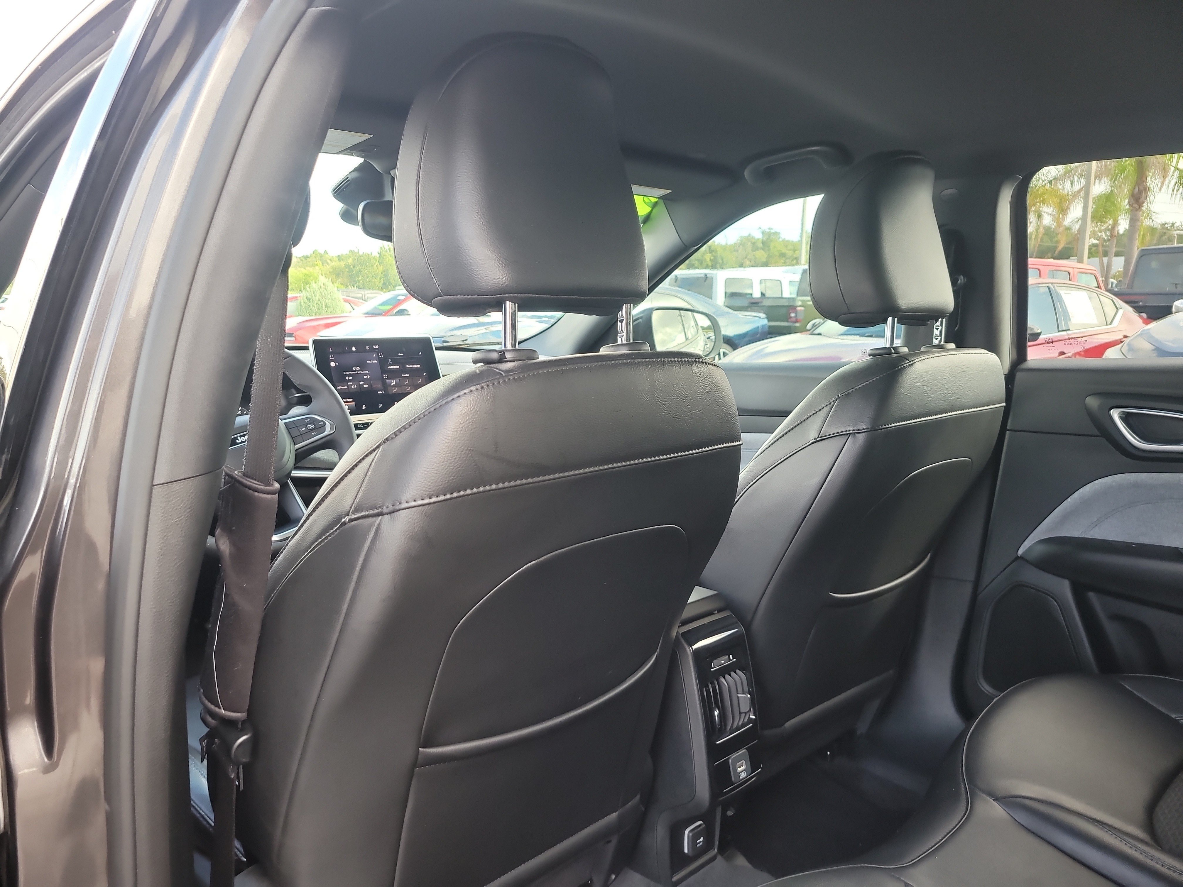 Used 2023 Jeep Compass Latitude AWD/4WD image 12