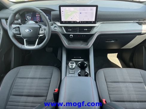 Certified 2025 Ford Explorer ST-Line AWD/4WD image 5