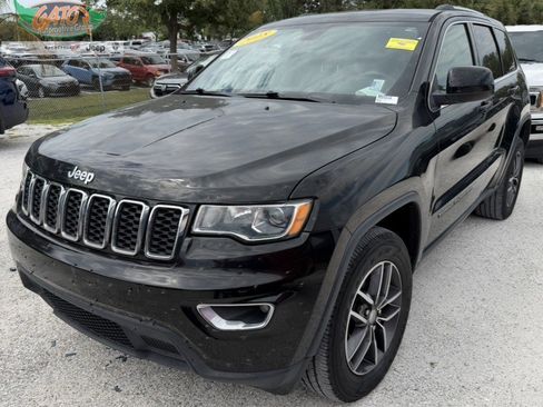 Used 2018 Jeep Grand Cherokee Laredo AWD/4WD image 1