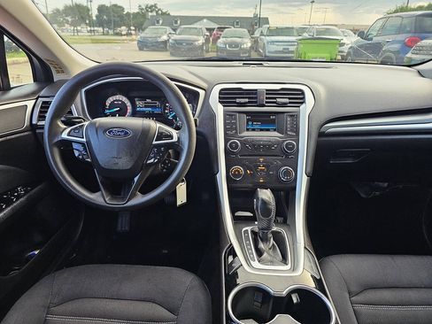 Used 2015 Ford Fusion SE FWD image 8