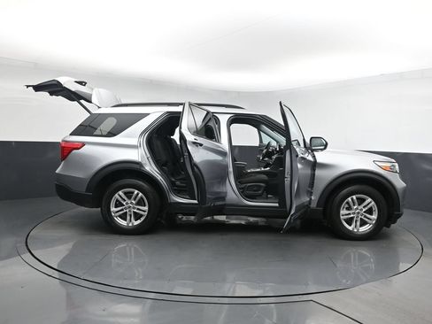 Used 2023 Ford Explorer XLT AWD/4WD image 26