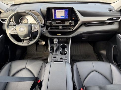 Used 2023 Toyota Highlander XLE image 13
